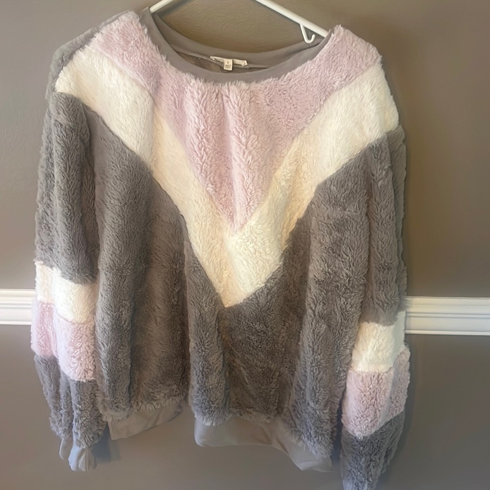 Fuzzy multicolored sweatshirt